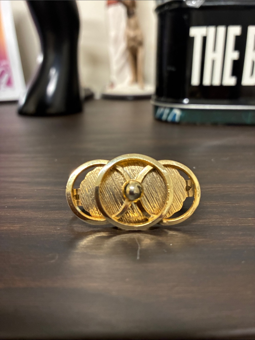 Vintage 80s Gold-Tone Interlocking Circle Scarf Clip Brooch - Elegant Old Money